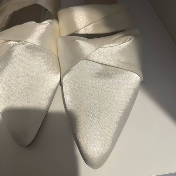 Lulus off white satin flats - Picture 5 of 5